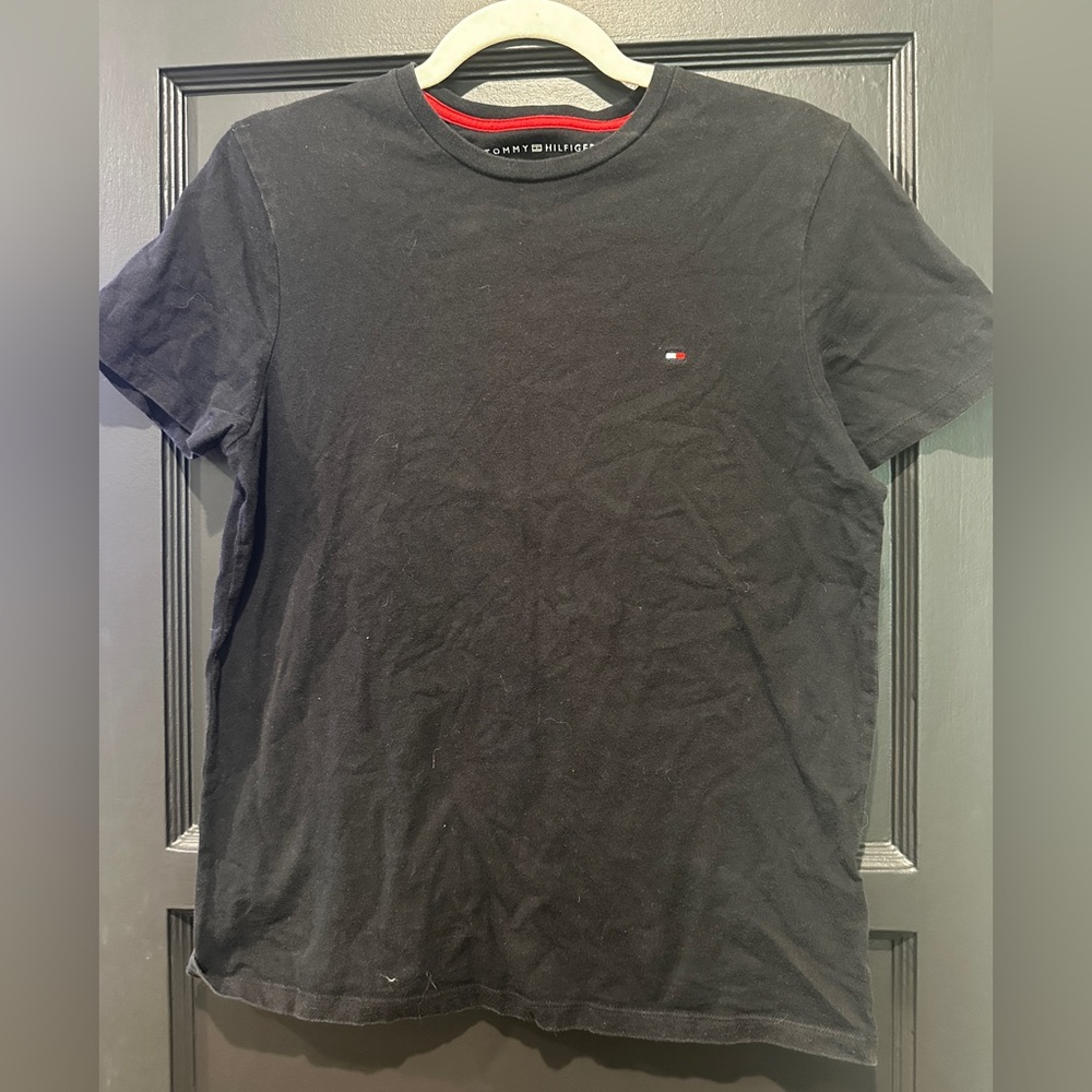 Vintage 90s Men’s Tommy Hilfiger Black T-Shirt Size Small